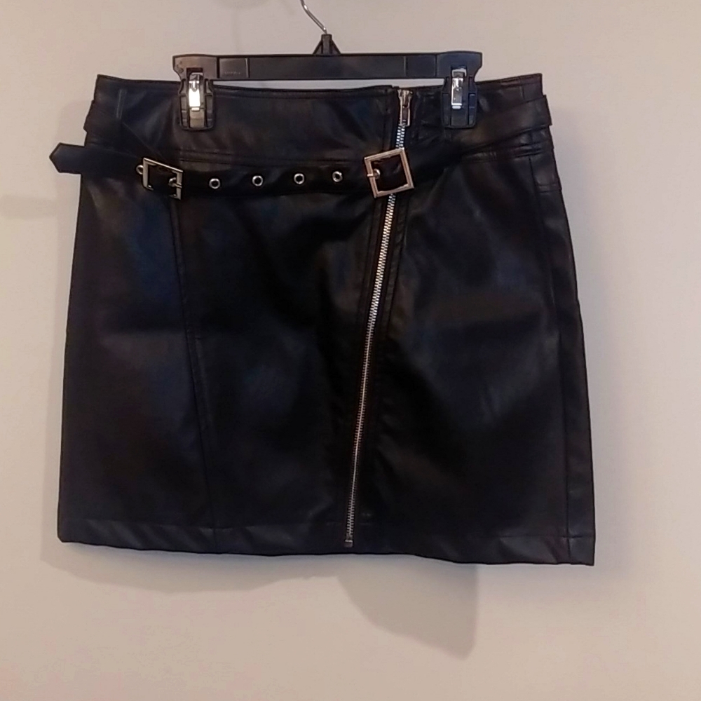 Forever 21 black skirt